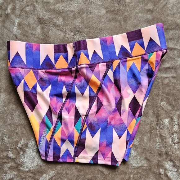 Reebok workout shorts. SIZE S - Picture 3 of 5